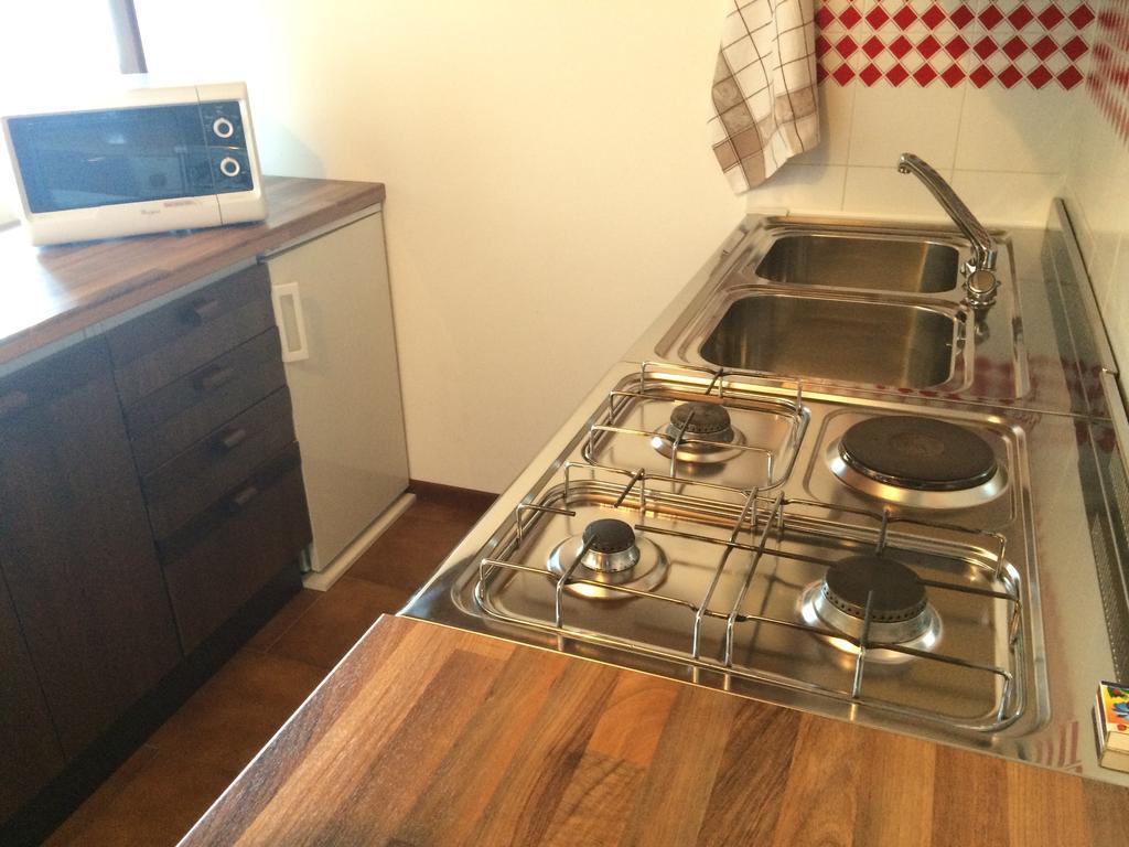 The Silence Holiday Apartment Lezzeno Ruang foto