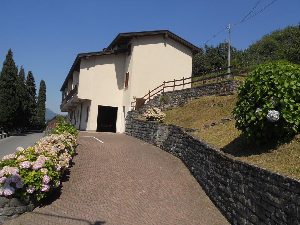 The Silence Holiday Apartment Lezzeno Bagian luar foto