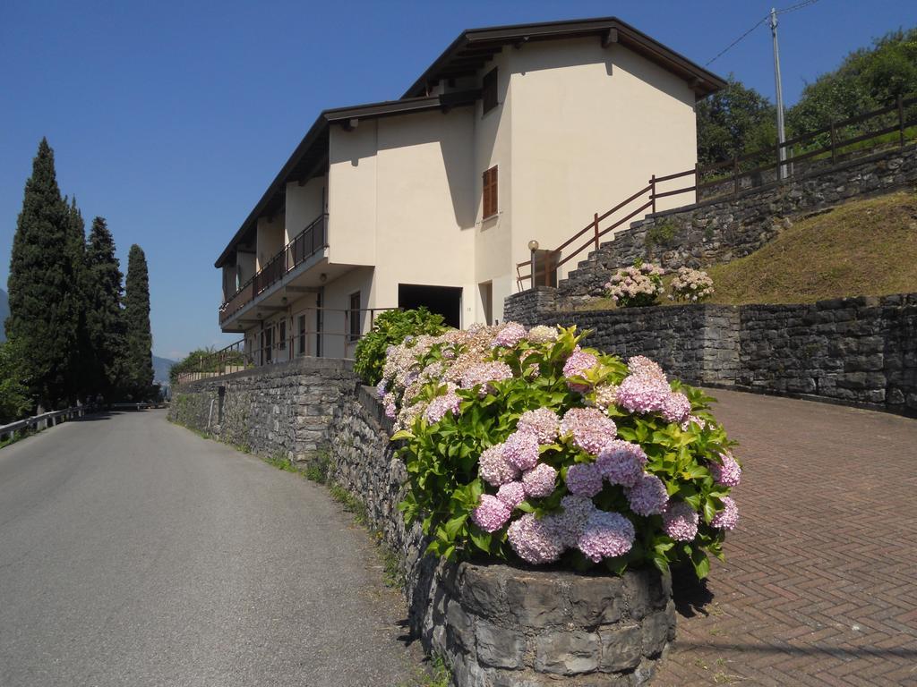 The Silence Holiday Apartment Lezzeno Bagian luar foto