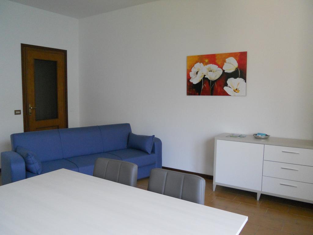 The Silence Holiday Apartment Lezzeno Bagian luar foto