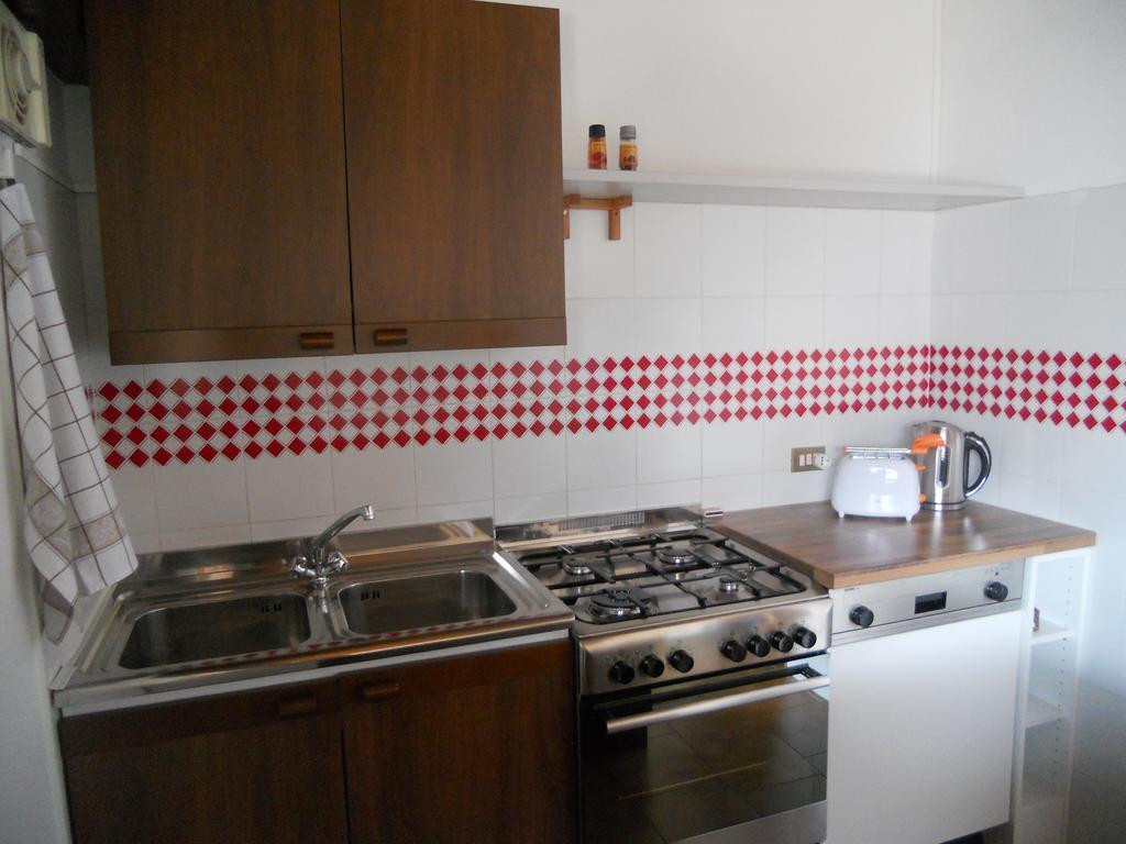 The Silence Holiday Apartment Lezzeno Bagian luar foto