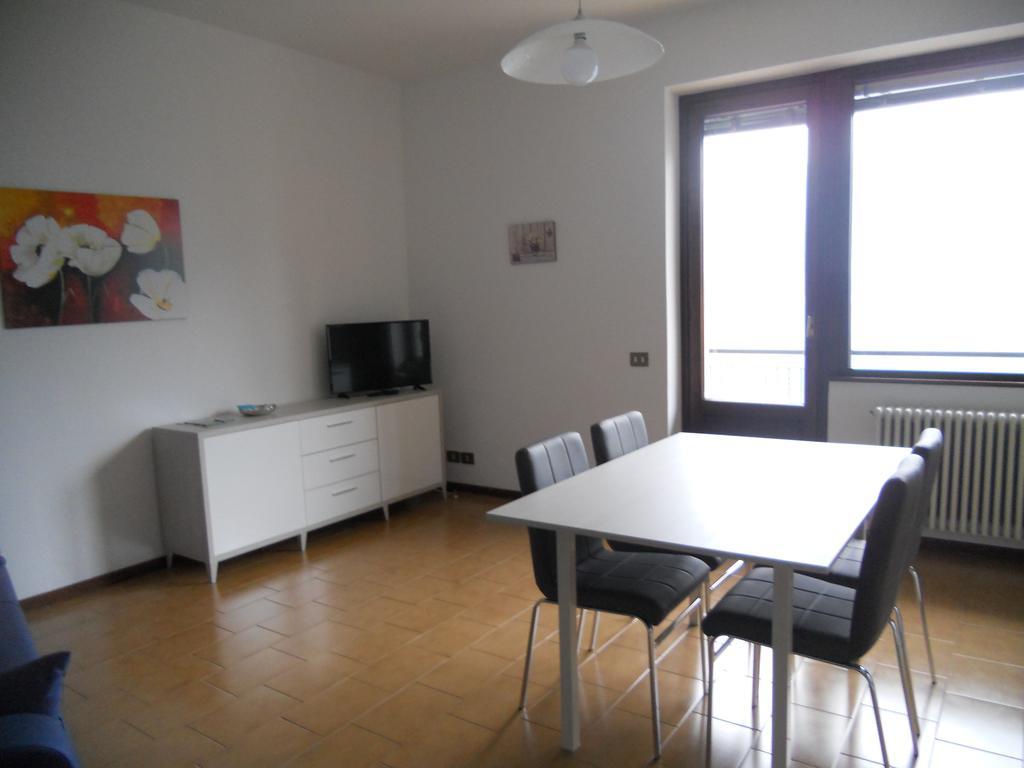 The Silence Holiday Apartment Lezzeno Bagian luar foto