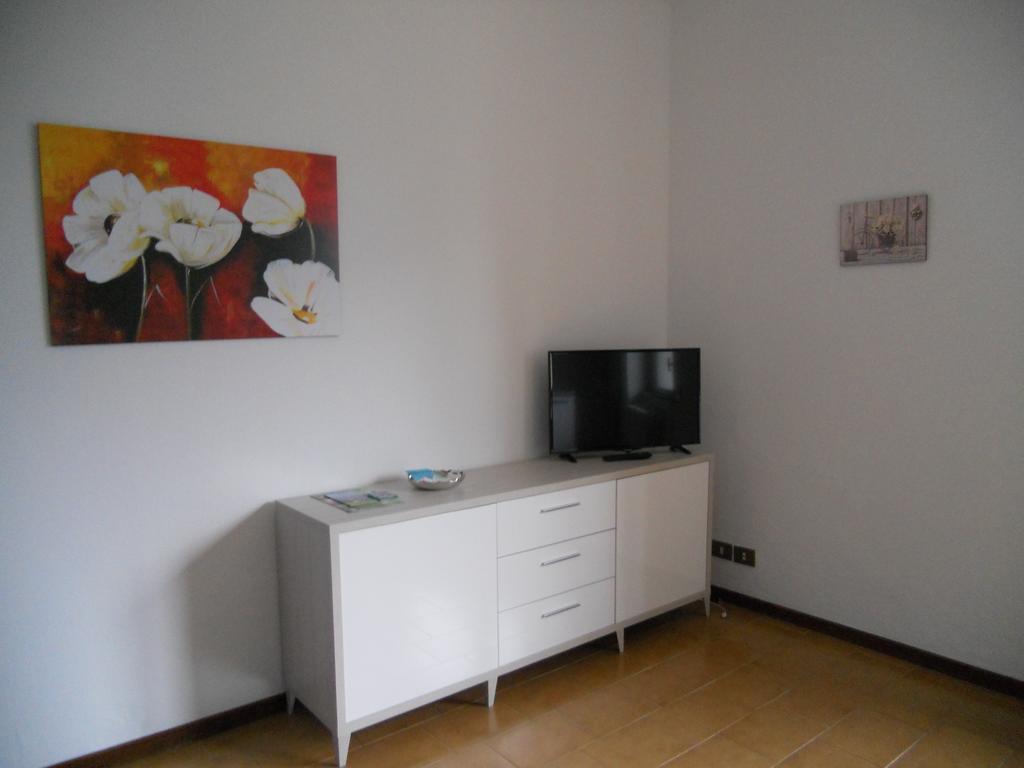 The Silence Holiday Apartment Lezzeno Bagian luar foto