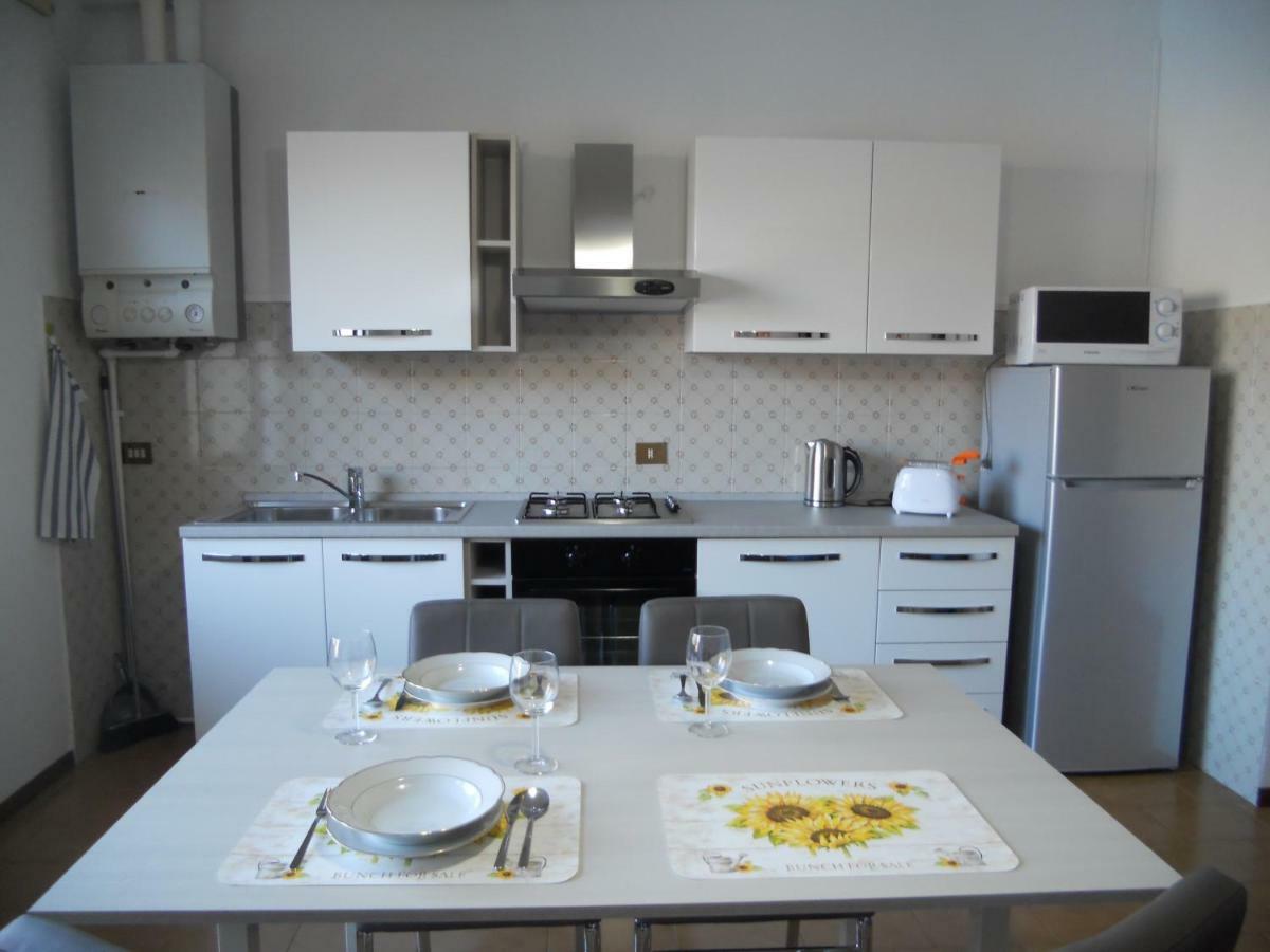 The Silence Holiday Apartment Lezzeno Bagian luar foto