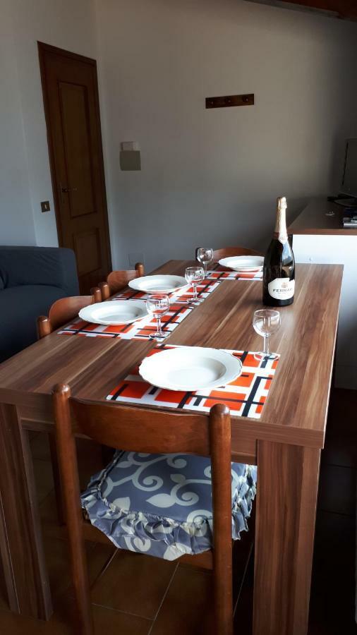 The Silence Holiday Apartment Lezzeno Bagian luar foto